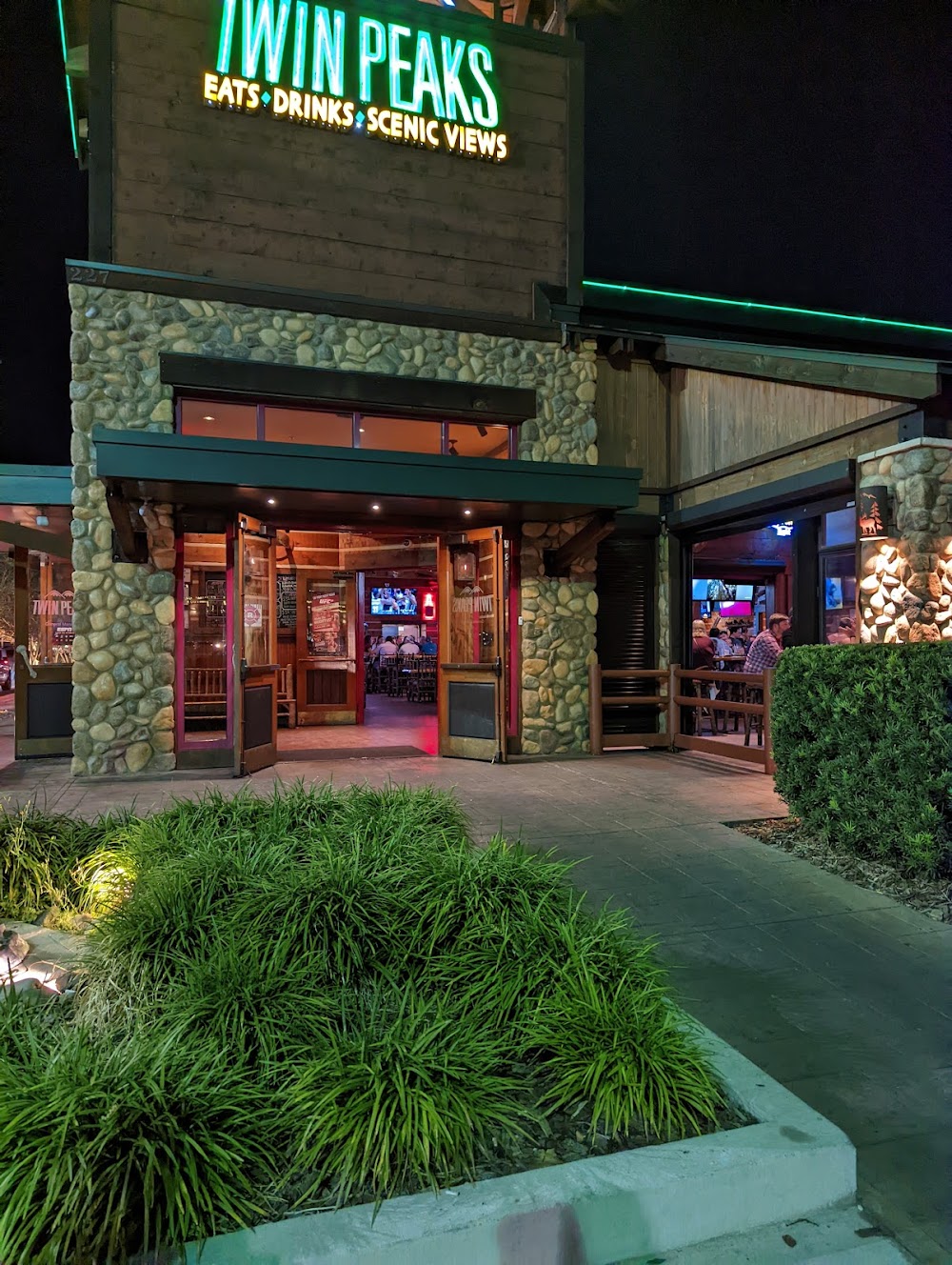 Twin Peaks Restaurant